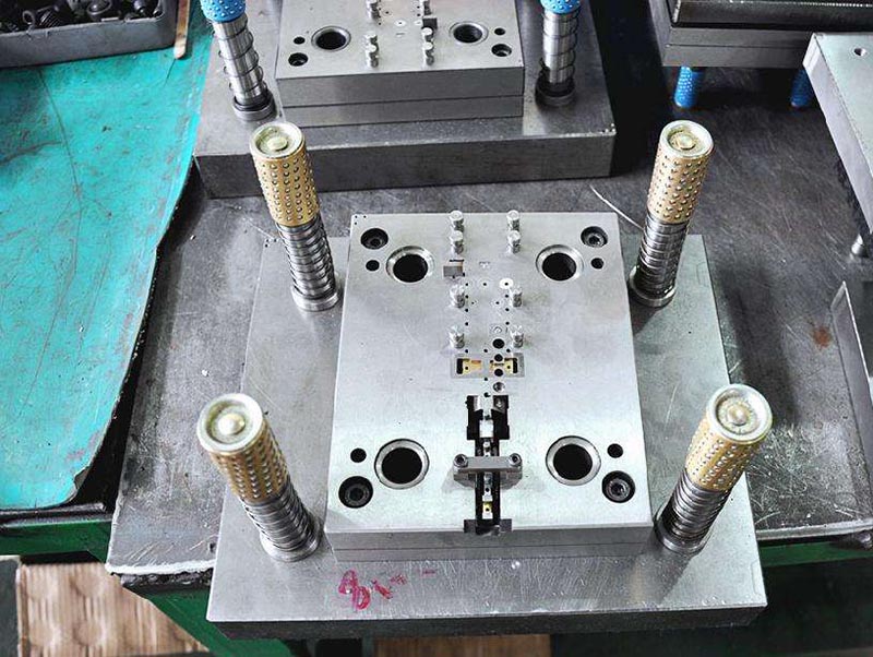 白云模具制造-01